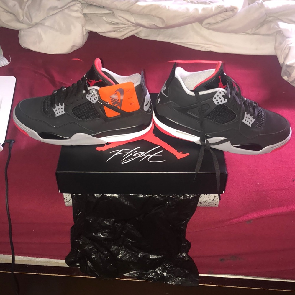 Retro 4 Bred